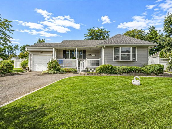 12 Robin Lane , Brentwood, NY 11717