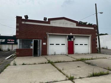 14150 E 8 MILE Road , Detroit, Mi 48205