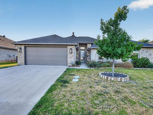 412 Brinkley Drive, Saginaw, TX 76179