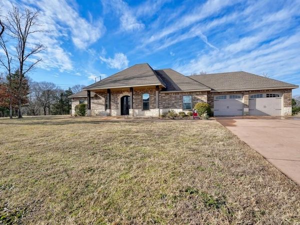 601 Corrigan Trails Boulevard, Lindale, TX 75771