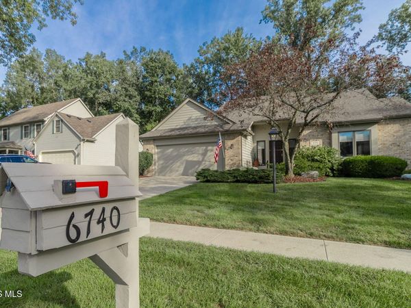 6740 Monarch Drive, Sylvania, OH 43560