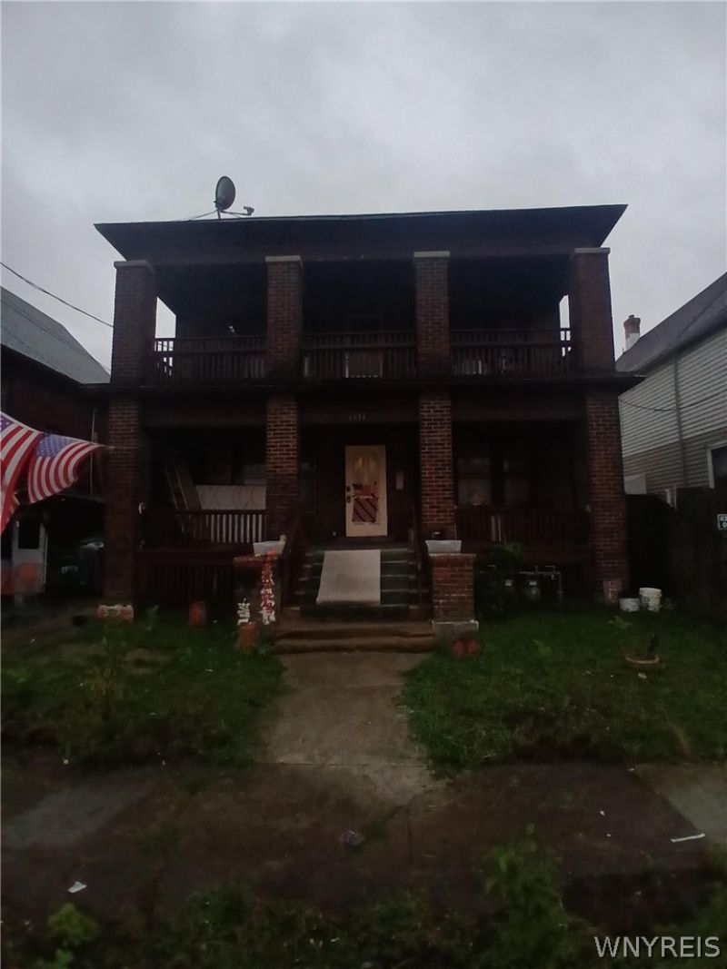 1737 Whitney Avenue, Niagara Falls, NY 14301 Main Photo
