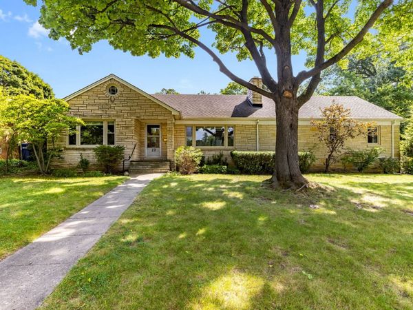 27 Pleasant Avenue , Highwood, IL 60040
