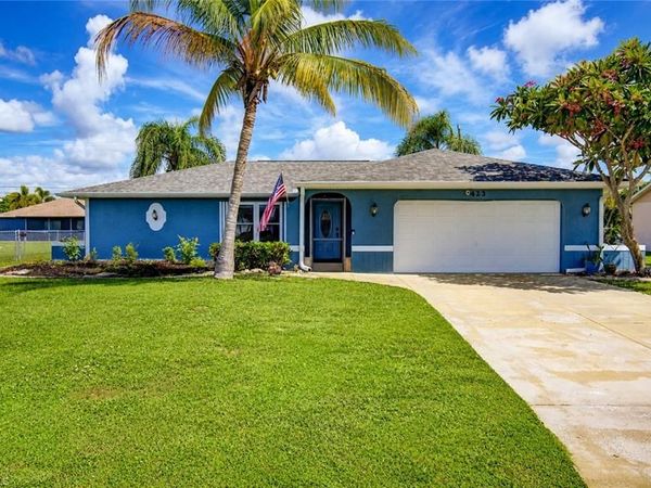 423 SW 39th TER , CAPE CORAL, FL 33914