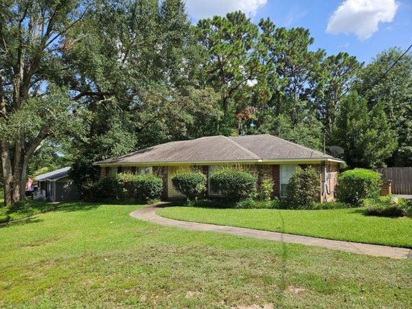 7651 Aspen Drive, Mobile, AL 36695