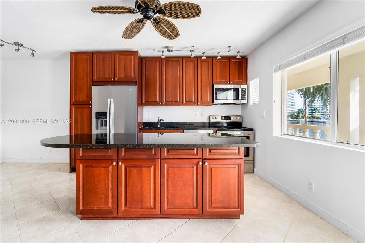 2895 NE 32nd St, Unit 205, Fort Lauderdale, FL 33306 Photo