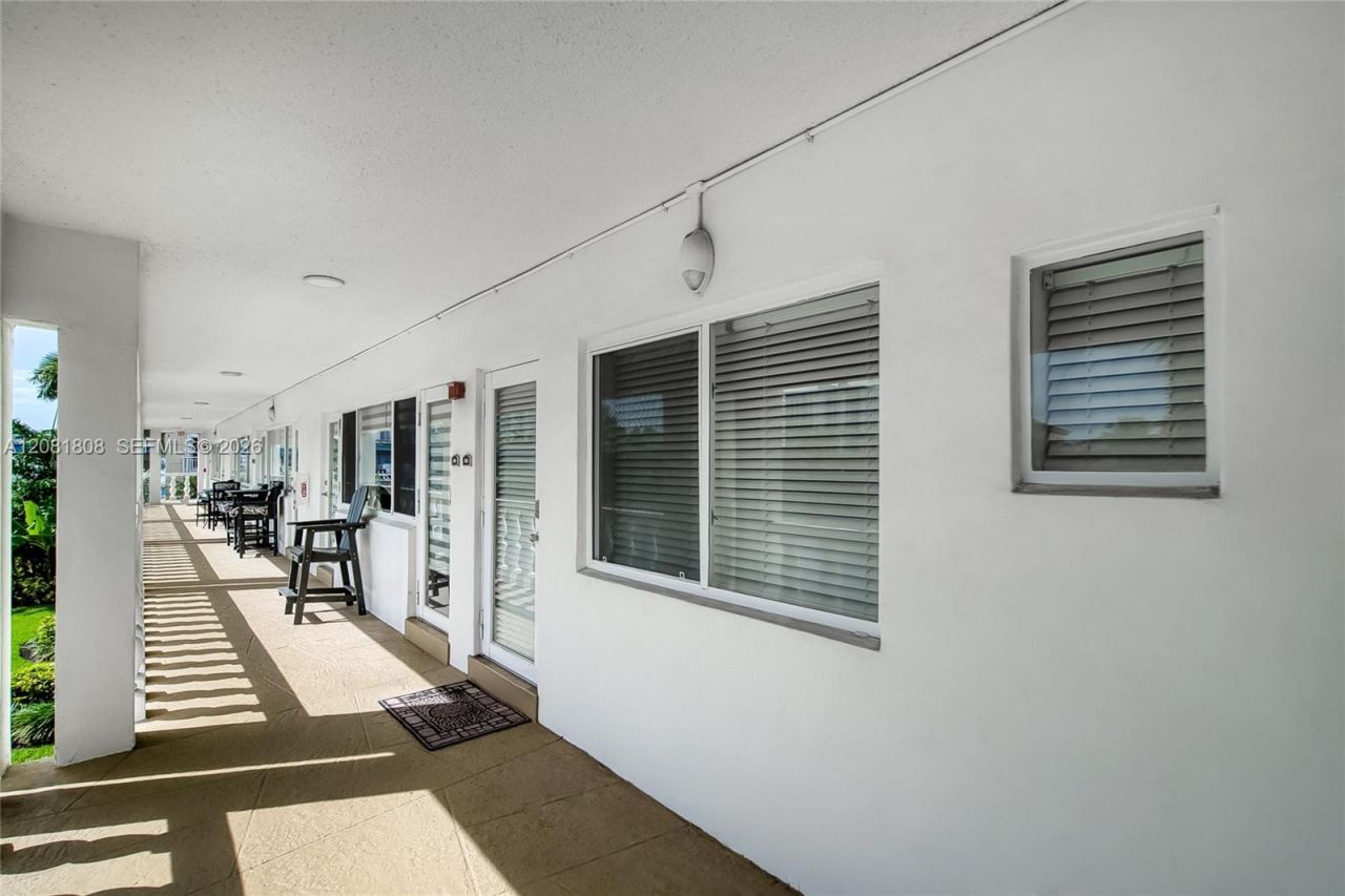 2895 NE 32nd St, Unit 205, Fort Lauderdale, FL 33306 Photo