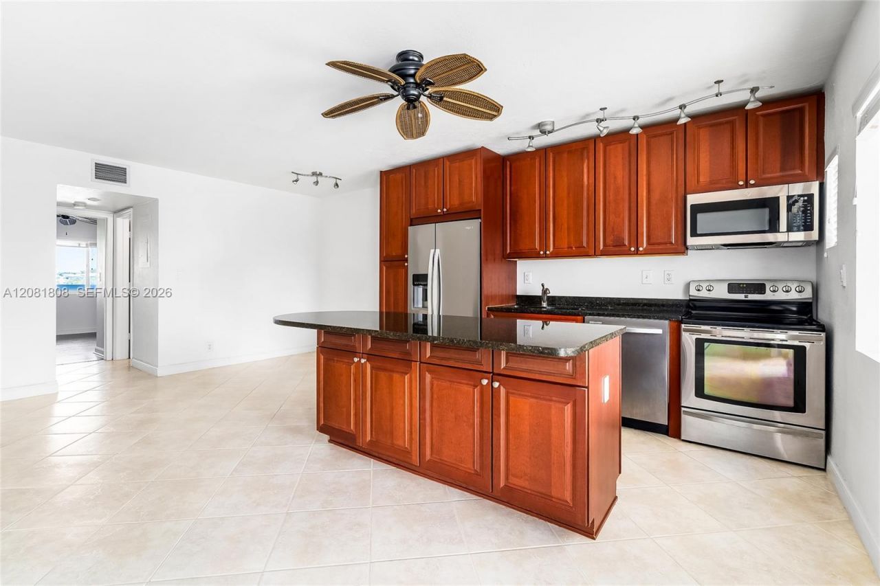 2895 NE 32nd St, Unit 205, Fort Lauderdale, FL 33306 Photo