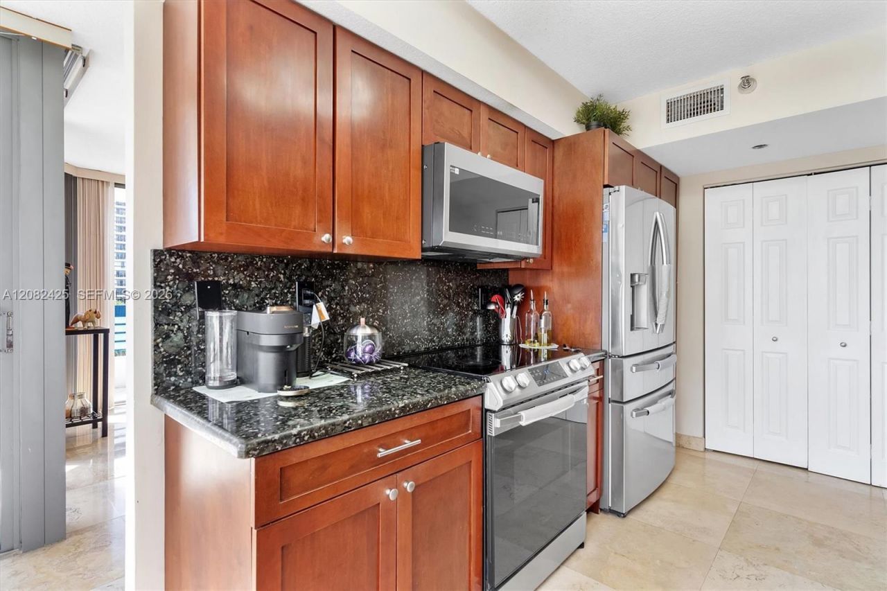 3500 Mystic Pointe Dr , Unit 806, Aventura, FL 33180 Photo