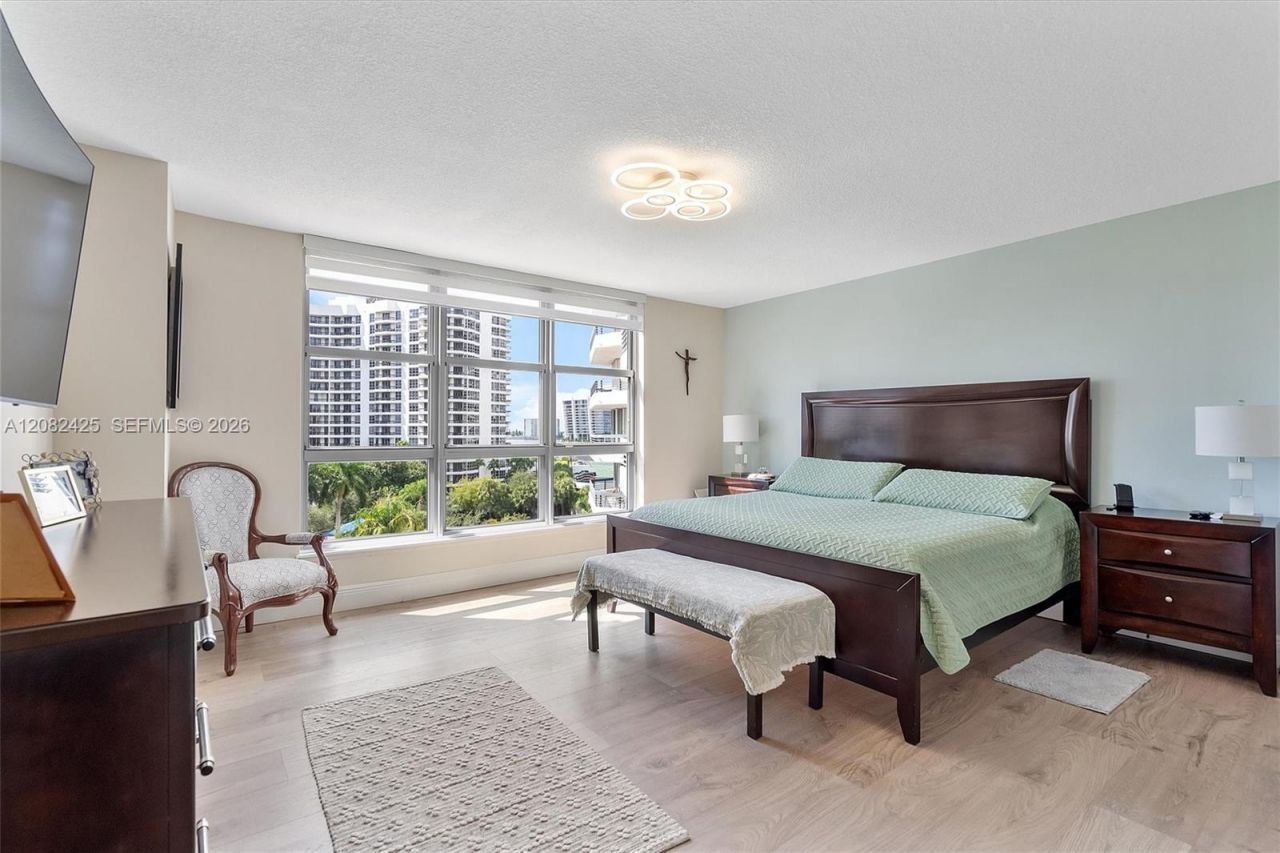 3500 Mystic Pointe Dr , Unit 806, Aventura, FL 33180 Photo