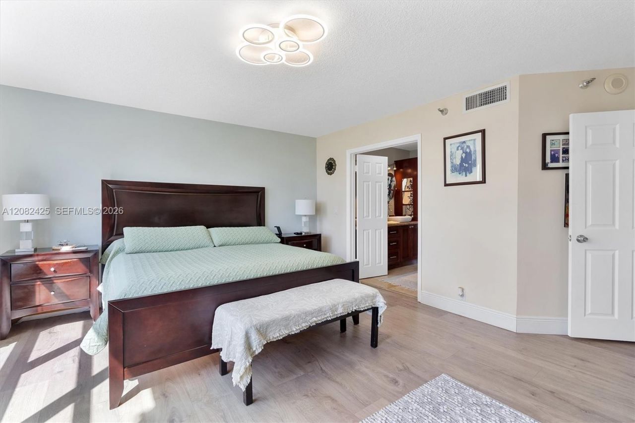3500 Mystic Pointe Dr , Unit 806, Aventura, FL 33180 Photo