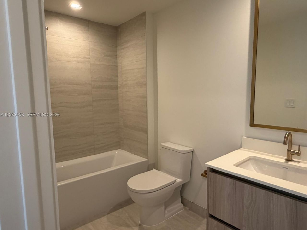77 SE 5th , Unit 1611, Miami, FL 33131 Photo
