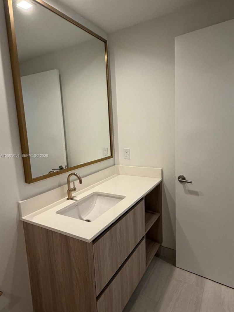 77 SE 5th , Unit 1611, Miami, FL 33131 Photo