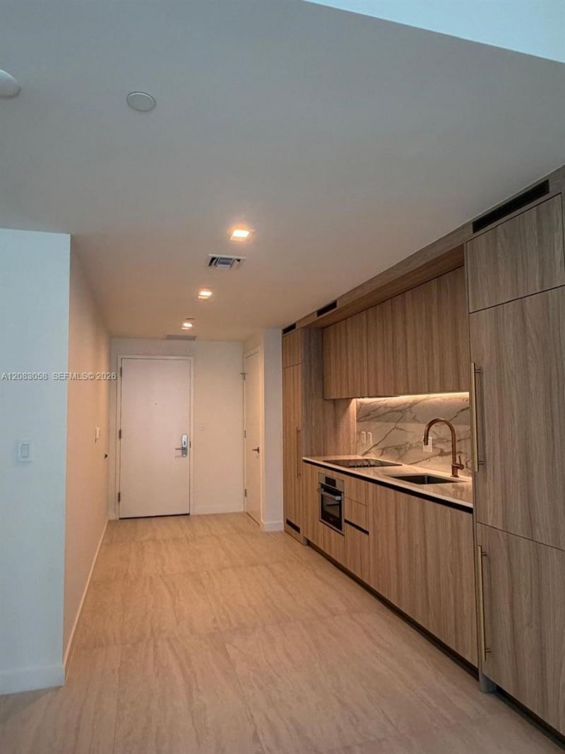 77 SE 5th , Unit 1611, Miami, FL 33131 Photo