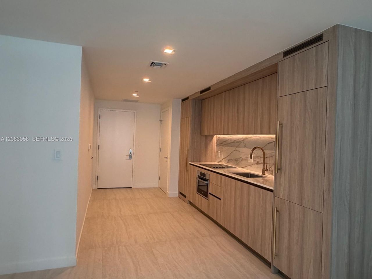 77 SE 5th , Unit 1611, Miami, FL 33131 Photo