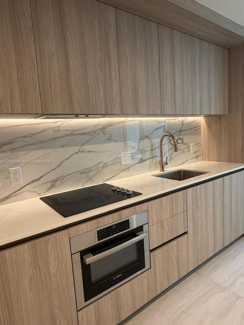 77 SE 5th , Unit 1611, Miami, FL 33131 Photo