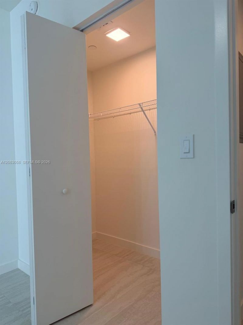 77 SE 5th , Unit 1611, Miami, FL 33131 Photo