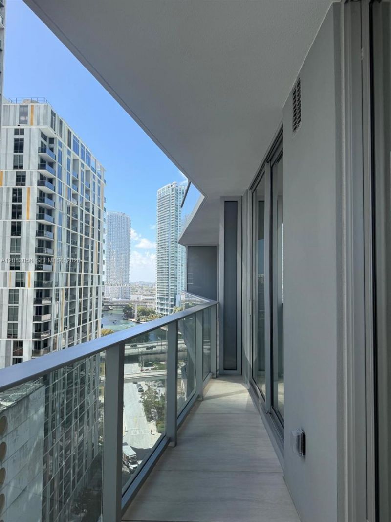 77 SE 5th , Unit 1611, Miami, FL 33131 Photo