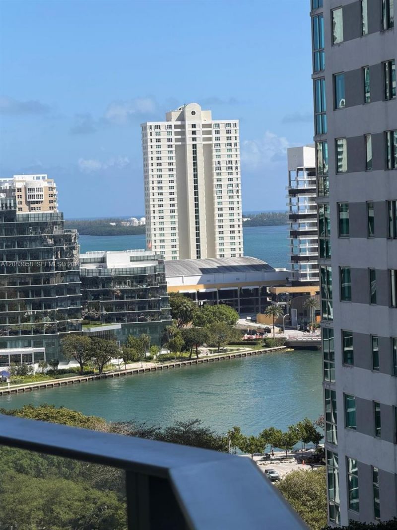 77 SE 5th , Unit 1611, Miami, FL 33131 Photo