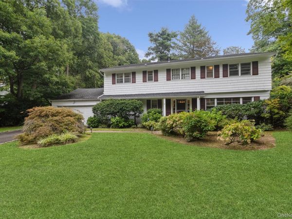 5 Hemlock Drive , East Hills, NY 11576