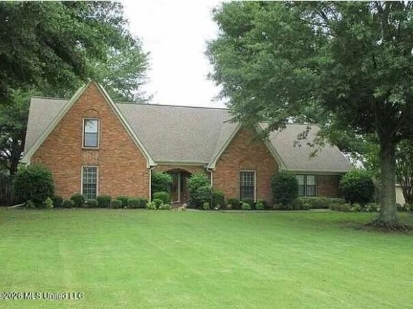 11710 Whispering Pines Drive, Olive Branch, MS 38654