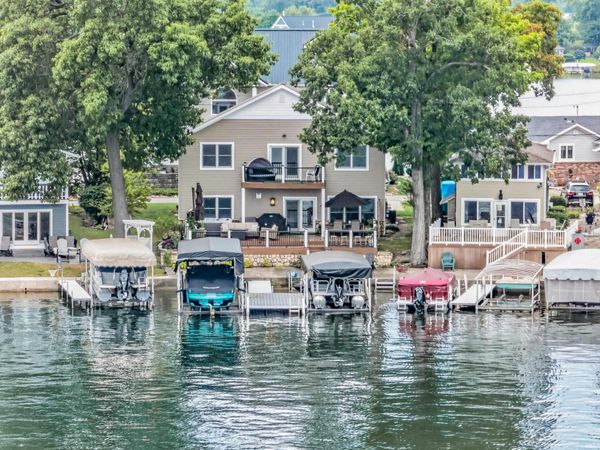 500 Lane 210 Hamilton Lake, Hamilton, IN 46742