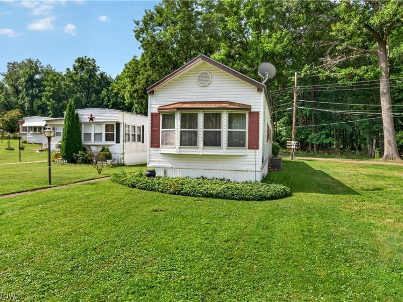 1219 Pasadena Boulevard NW, North Canton, OH 44720 Photo 2