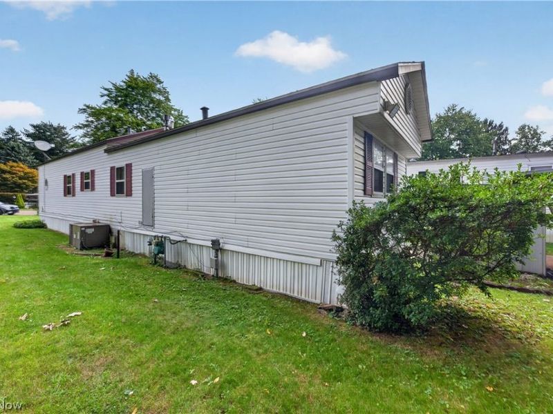 1219 Pasadena Boulevard NW, North Canton, OH 44720 Photo 3