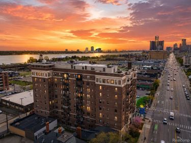 2900 E Jefferson, Unit 602, Detroit, Mi 48207