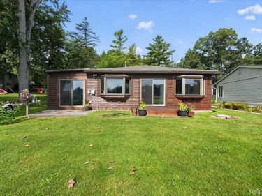 6390 Buckshore Drive, Hamburg Township, Mi 48189