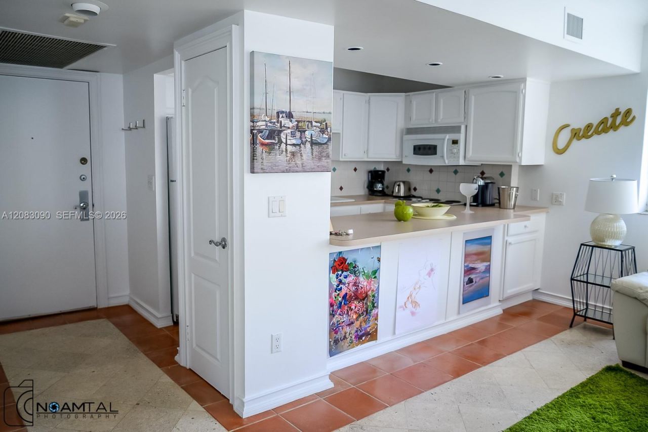 1390 Ocean Dr, Unit 201, Miami Beach, FL 33139 Photo