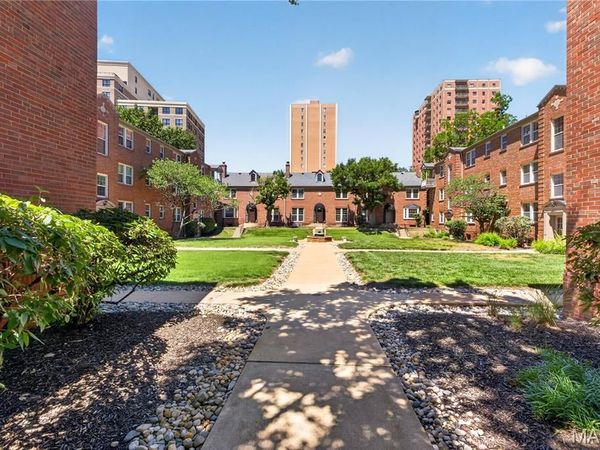 827 Westwood Drive, Unit 2E, Clayton, MO 63105