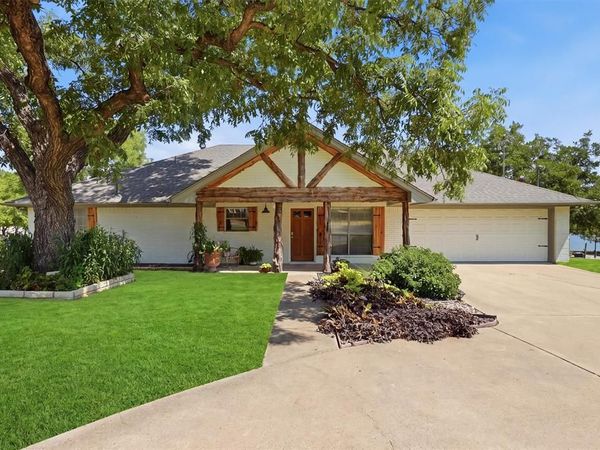 630 E Bridge Street, Granbury, TX 76048