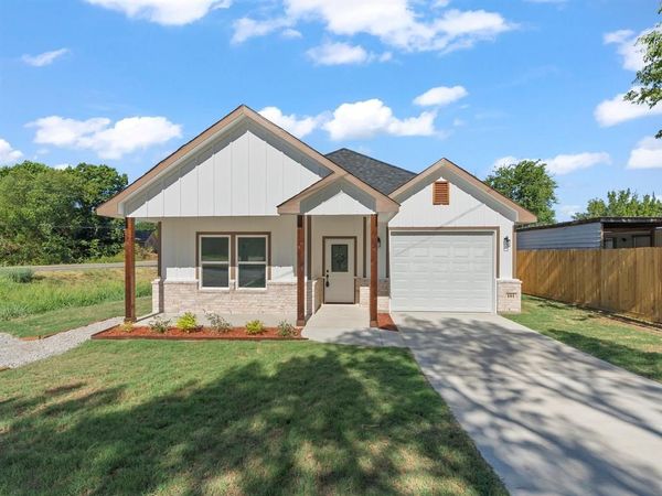 101 N Oak Street , Ector, TX 75439