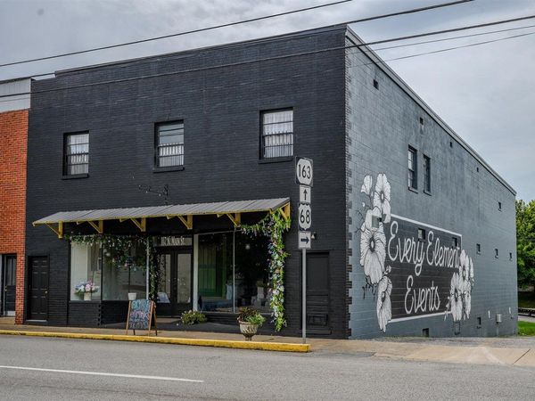 107 N Main Street , Edmonton, KY 42129