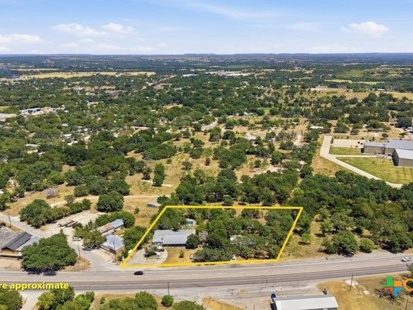 1909 and 1907 S Highway 183 / S Key Avenue, Lampasas, TX 76550
