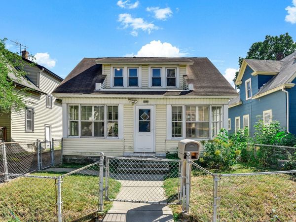 1530 Selby Avenue , Saint Paul, MN 55104