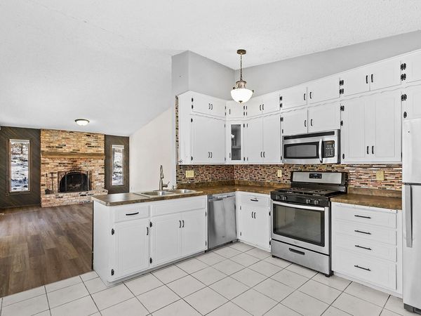 5885 Hidden Oaks Circle SE, Prior Lake, MN 55372