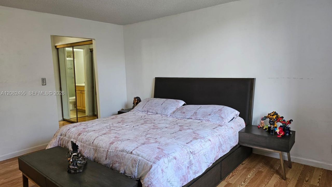 2450 NE 135th St , Unit 102, North Miami, FL 33181 Photo