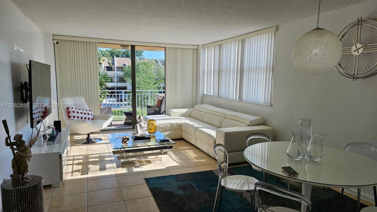 2450 NE 135th St , Unit 102, North Miami, FL 33181 Photo