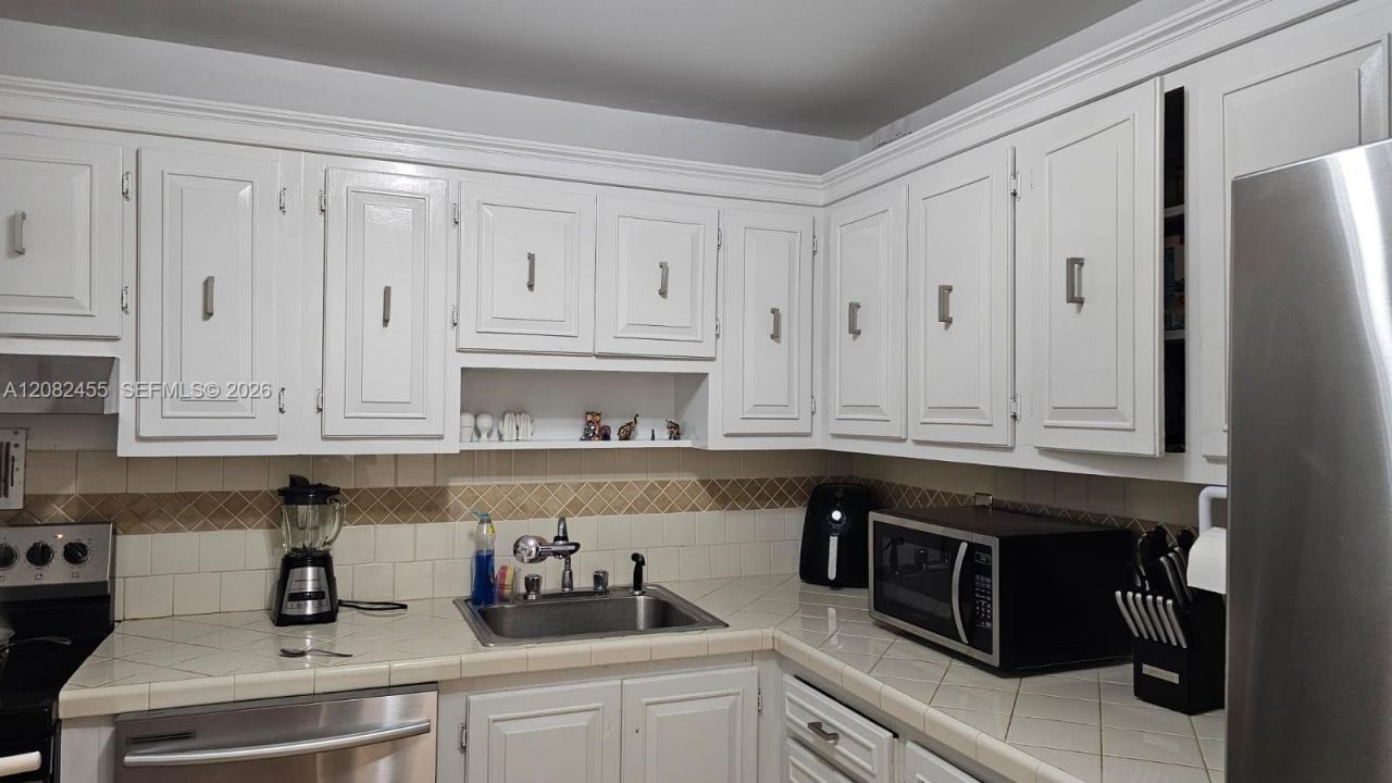 2450 NE 135th St , Unit 102, North Miami, FL 33181 Photo