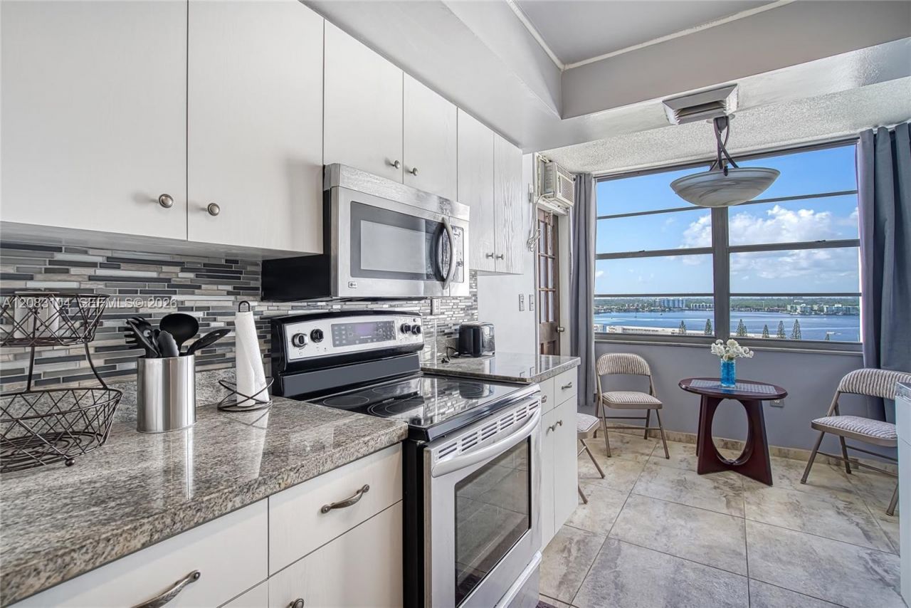 18021 Biscayne Blvd , Unit 1604, Aventura, FL 33160 Photo