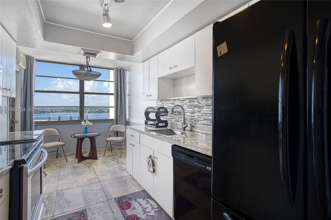 18021 Biscayne Blvd , Unit 1604, Aventura, FL 33160 Photo