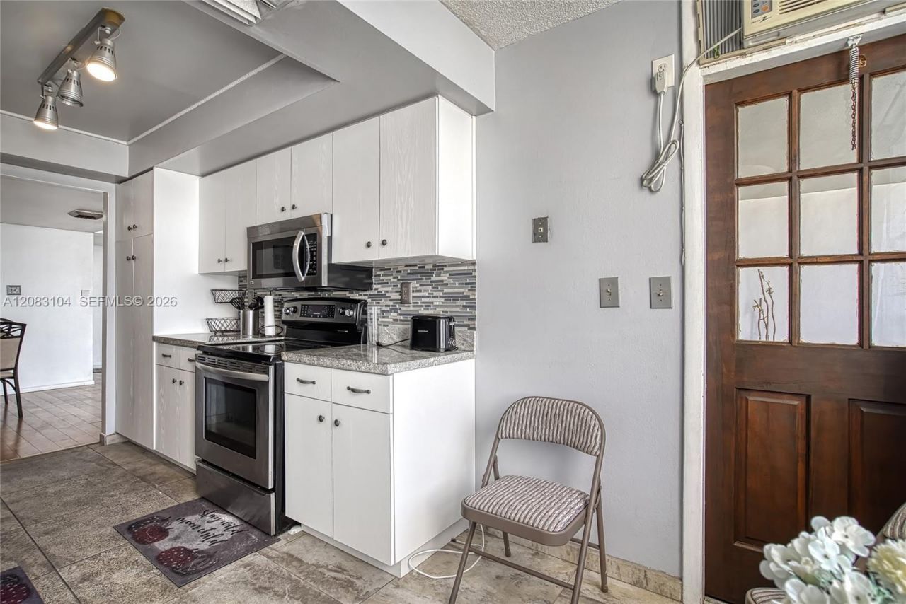 18021 Biscayne Blvd , Unit 1604, Aventura, FL 33160 Photo