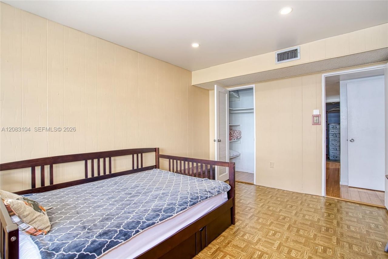 18021 Biscayne Blvd , Unit 1604, Aventura, FL 33160 Photo