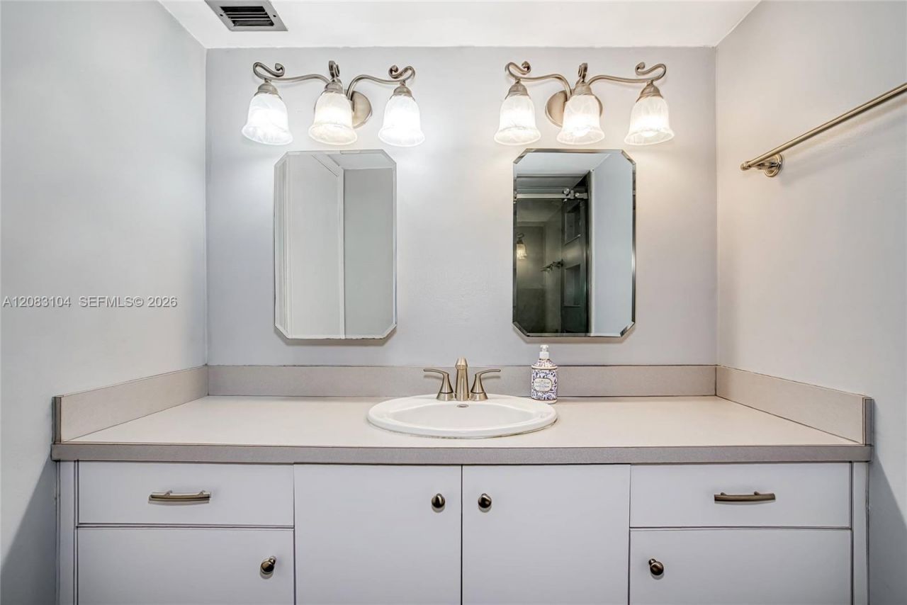 18021 Biscayne Blvd , Unit 1604, Aventura, FL 33160 Photo