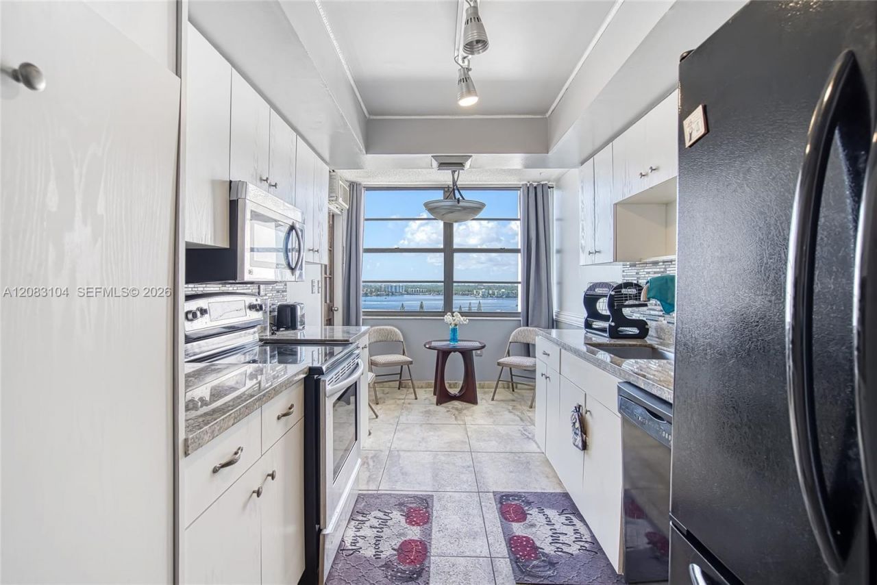 18021 Biscayne Blvd , Unit 1604, Aventura, FL 33160 Photo