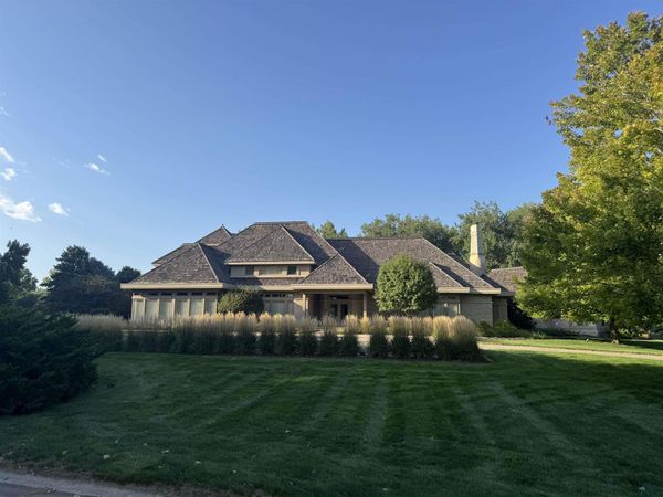 933 Spyglass Cr, Dakota Dunes, SD 57049