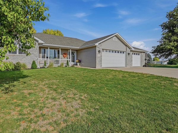 418 Coniston Circle, Sergeant Bluff, IA 51054
