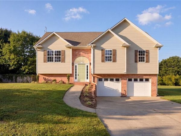4152 Meredith Woods Lane , Winston-Salem, NC 27107